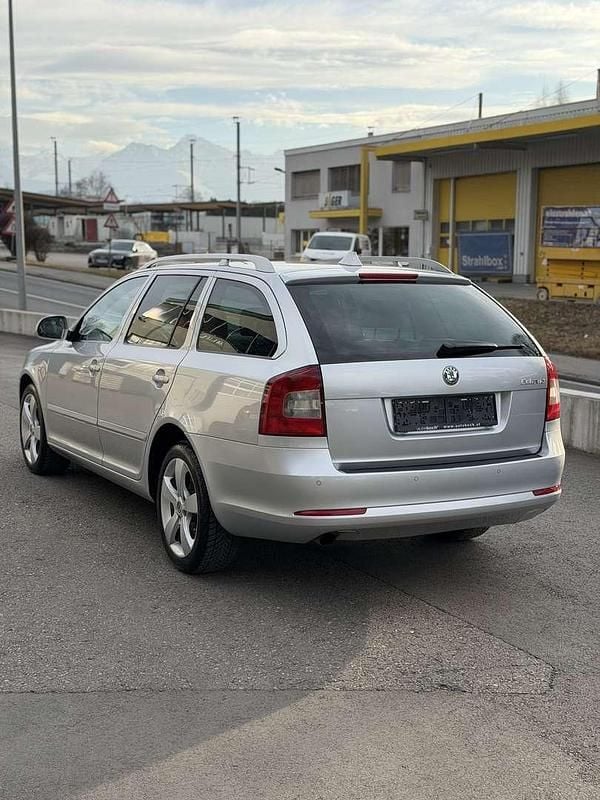 Gebraucht Skoda Octavia Elegance 105 PS (77 kW) 2012 Silber Kombi