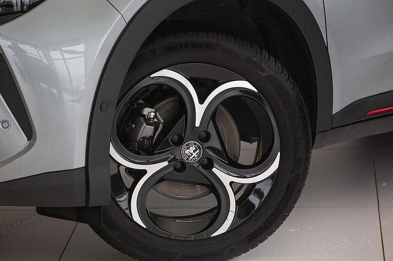 Neu Alfa Romeo Junior Edizione Speciale 136 PS (100 kW) 2025 Grau SUV