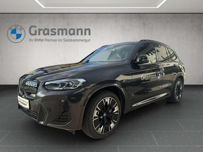 Grau Gebraucht 2025 BMW iX3 M Sport SUV | € 65.990 - Bild 1/4