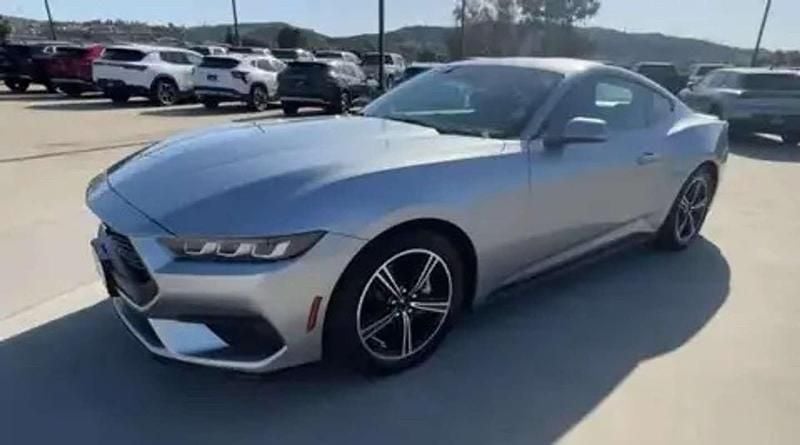 Gebraucht Ford Mustang 318 PS (233 kW) 2025 Silber Coupé