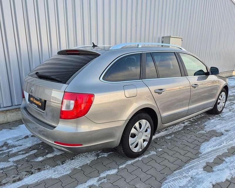 Gebraucht Skoda Superb Ambition 140 PS (102 kW) 2010 Grau Kombi