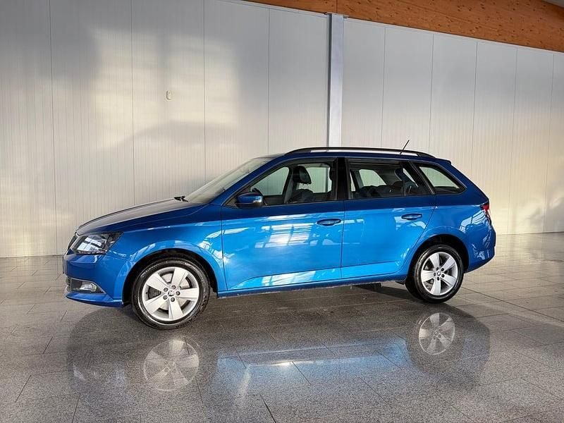 Mittelblau metallic Gebraucht 2015 Skoda Fabia Ambition Kombi | € 8.480 (Fairer Preis) - Bild 1/4