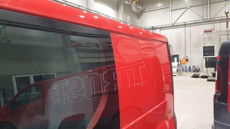 Gebraucht Renault Trafic 114 PS (83 kW) 2014 Rot Van / Kleinbus