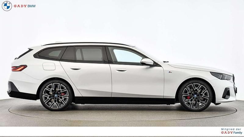 Gebraucht BMW 530e M Sport 190 PS (139 kW) 2024 Mineralweiß Kombi