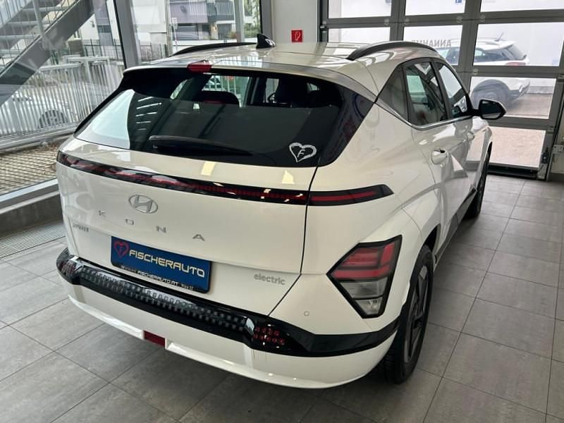 Gebraucht Hyundai Kona 114 kW (156 PS) 2023 Atlas white SUV
