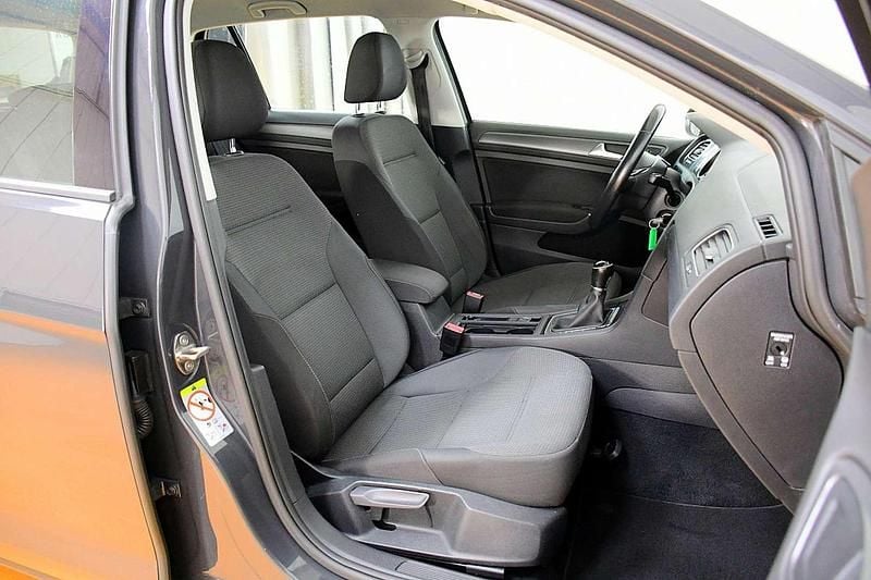 Gebraucht VW Golf VII Comfortline 116 PS (85 kW) 2018 Grau Limousine