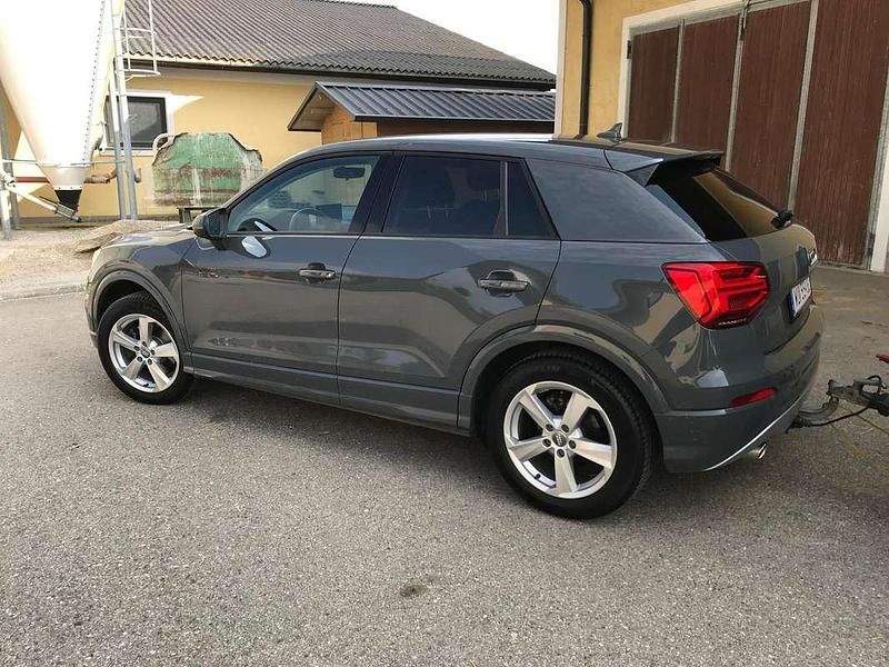 Gebraucht Audi Q2 Sport 116 PS (85 kW) 2017 Grau SUV