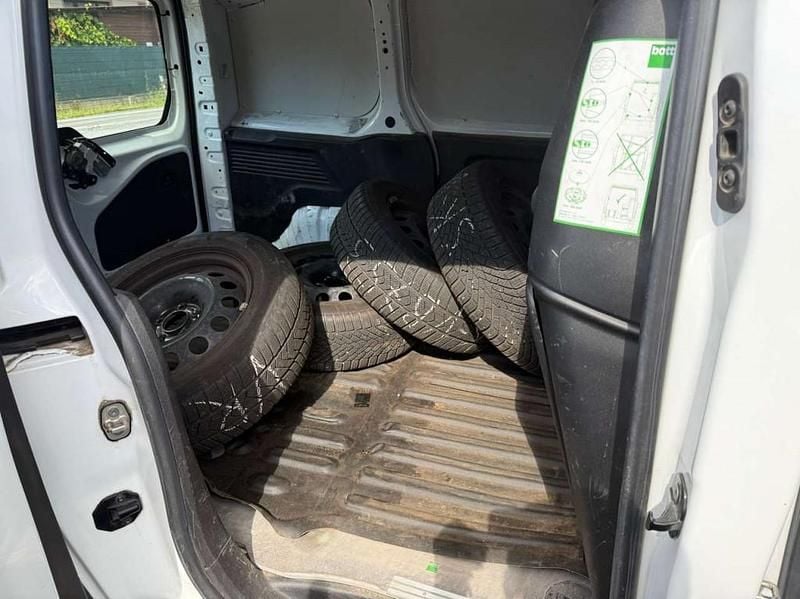 Gebraucht Peugeot Partner 102 PS (75 kW) 2019 Weiß Van / Kleinbus