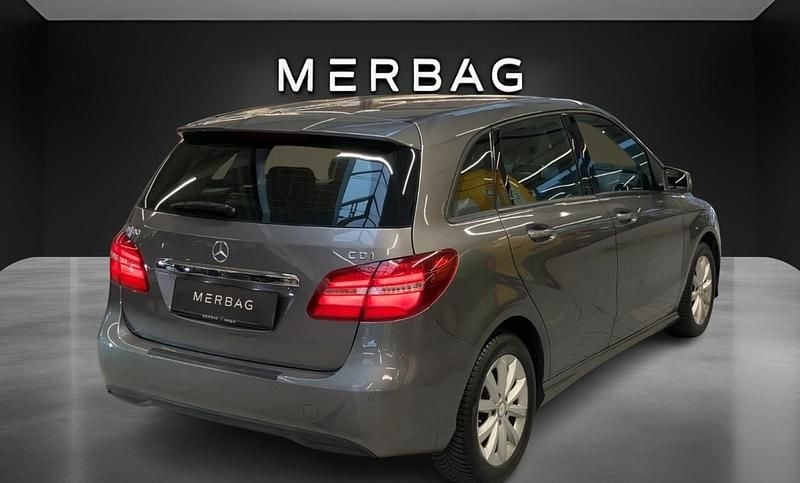 Gebraucht Mercedes B180 109 PS (80 kW) 2016 Mountaingrau metallic Van / Kleinbus