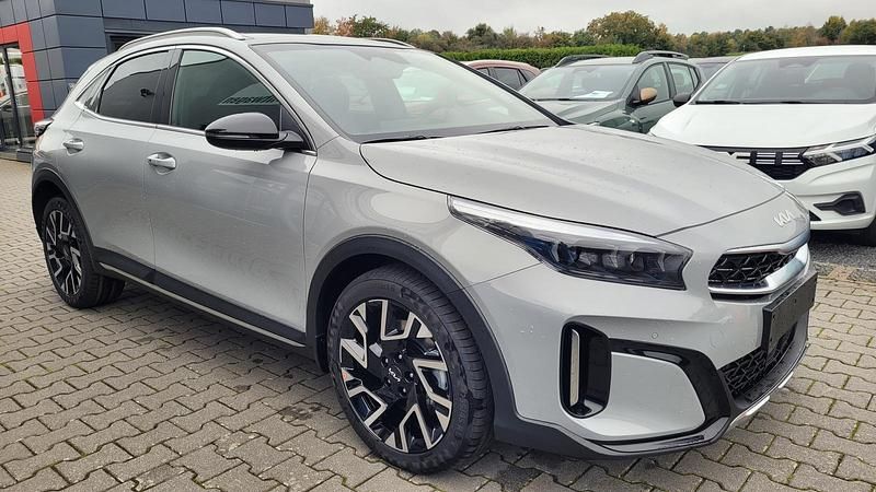 Neu Kia XCeed 179 PS (131 kW) 2025 Grau SUV
