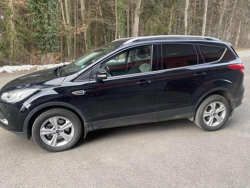 Gebraucht Ford Kuga Trend 120 PS (88 kW) 2016 Schwarz SUV
