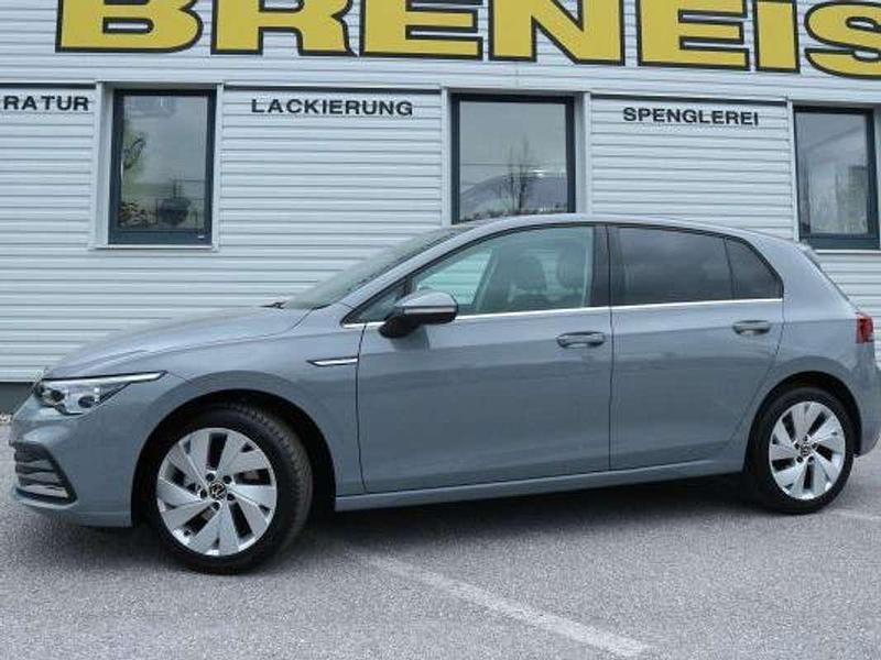 Gebraucht VW Golf VIII Highline 131 PS (96 kW) 2023 Grau Kleinwagen