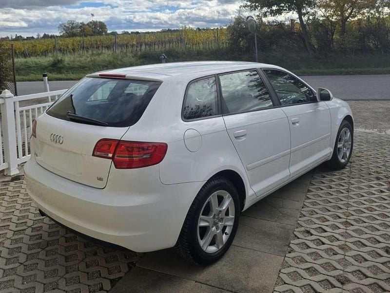 Gebraucht Audi A3 102 PS (75 kW) 2010 Weiß Limousine