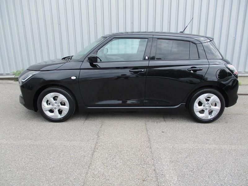 Neu Suzuki Swift 83 PS (61 kW) 2025 Schwarz Kleinwagen