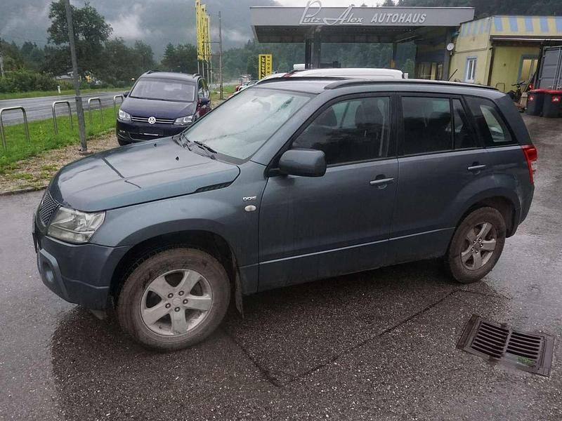 Gebraucht Suzuki Grand Vitara 129 PS (94 kW) 2009 Grau SUV