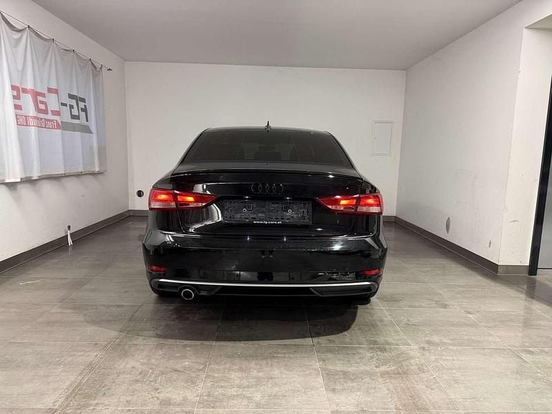 Gebraucht Audi A3 Sport 116 PS (85 kW) 2017 Schwarz Limousine