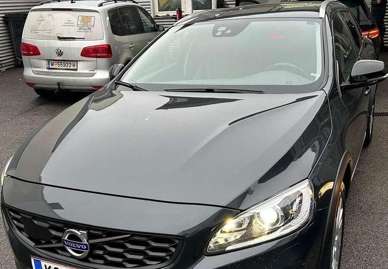 Gebraucht Volvo V60 CC 190 PS (139 kW) 2017 Schwarz Kombi