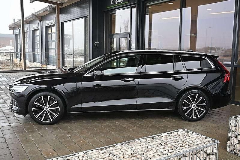 Gebraucht Volvo V60 Core 253 PS (186 kW) 2022 Schwarz Kombi