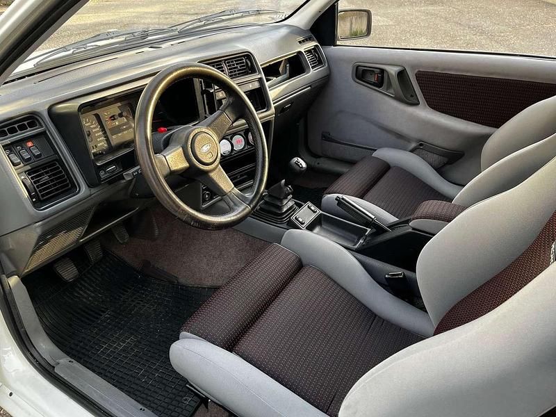 Gebraucht Ford Sierra 570 PS (419 kW) 1987 Weiß Kleinwagen