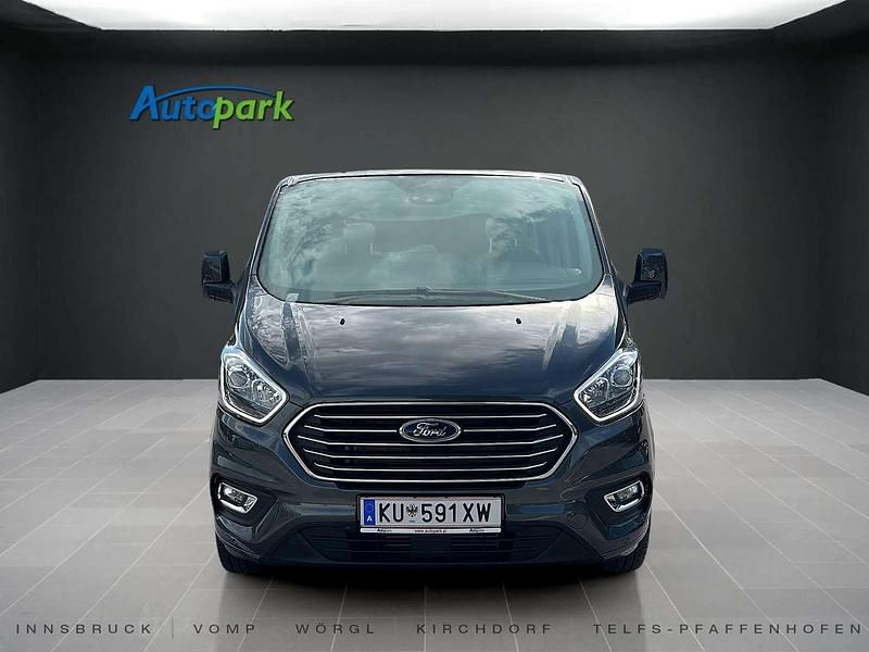Gebraucht Ford Tourneo Custom Titanium 131 PS (96 kW) 2023 Grau Van