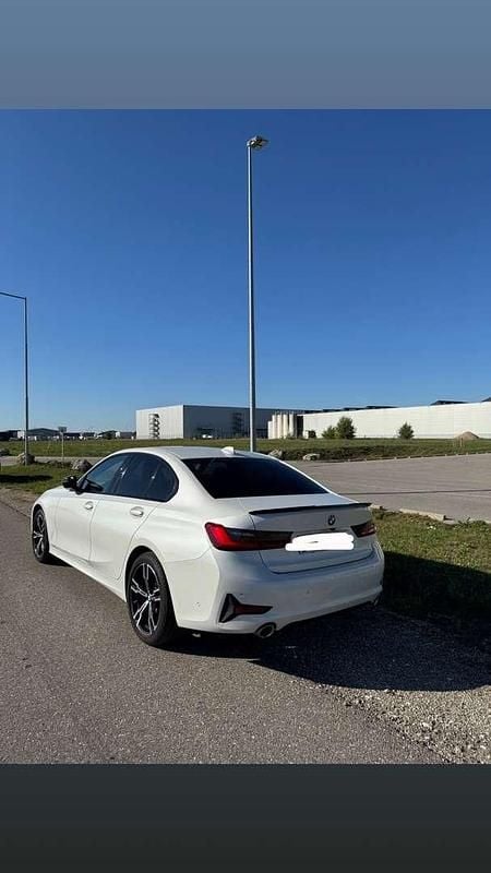 Gebraucht BMW 320 Sport Line 190 PS (139 kW) 2020 Weiß Limousine