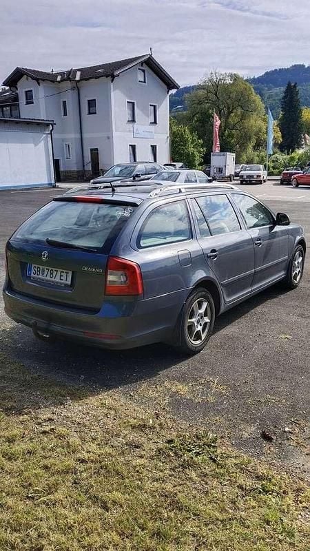 Gebraucht Skoda Octavia Elegance 105 PS (77 kW) 2010 Kombi