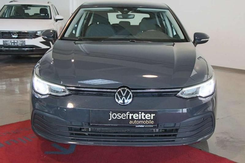 Gebraucht VW Golf VIII Life 116 PS (85 kW) 2023 Grau Limousine