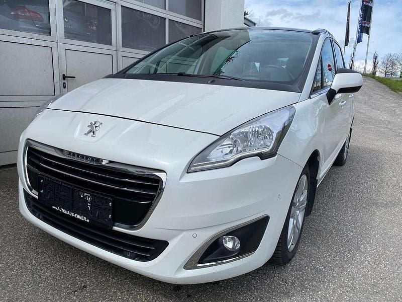 Weiß Gebraucht 2016 Peugeot 5008 S Van / Kleinbus | € 12.990 - Bild 1/4