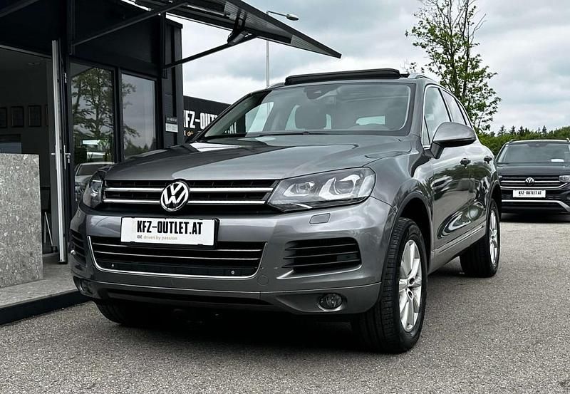 Grau Gebraucht 2011 VW Touareg SUV | € 17.900 - Bild 1/4