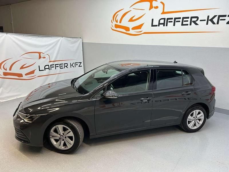 Gebraucht VW Golf VIII Life 116 PS (85 kW) 2022 Grau Limousine