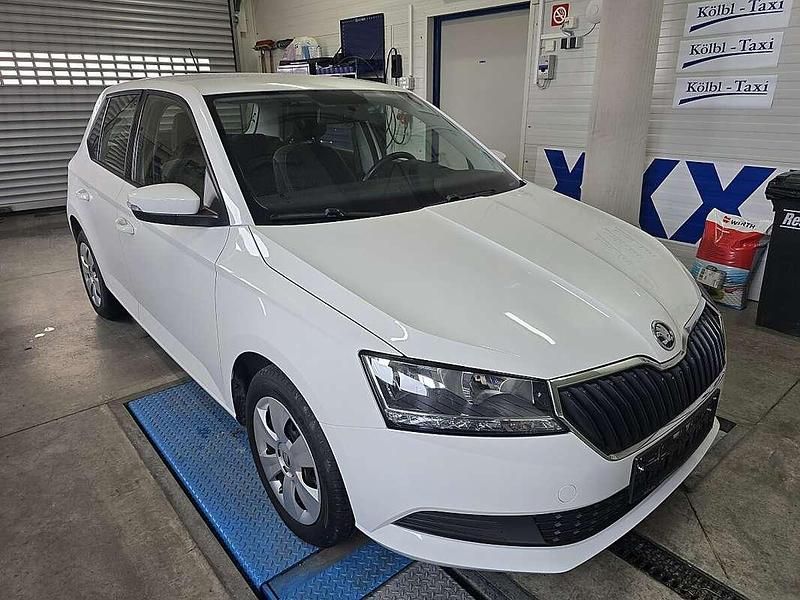 Weiß Gebraucht 2021 Skoda Fabia Ambition Kleinwagen | € 11.990 (Fairer Preis) - Bild 1/4