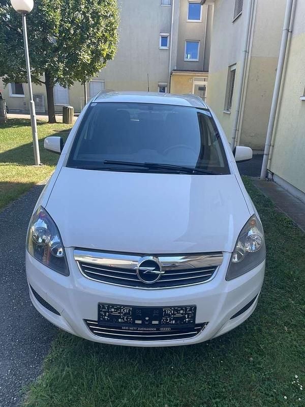 Gebraucht Opel Zafira Edition 116 PS (85 kW) 2010 Weiß Van / Kleinbus