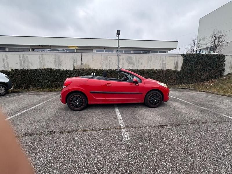 Gebraucht Peugeot 207 CC Active 120 PS (88 kW) 2011 Rot Cabrio