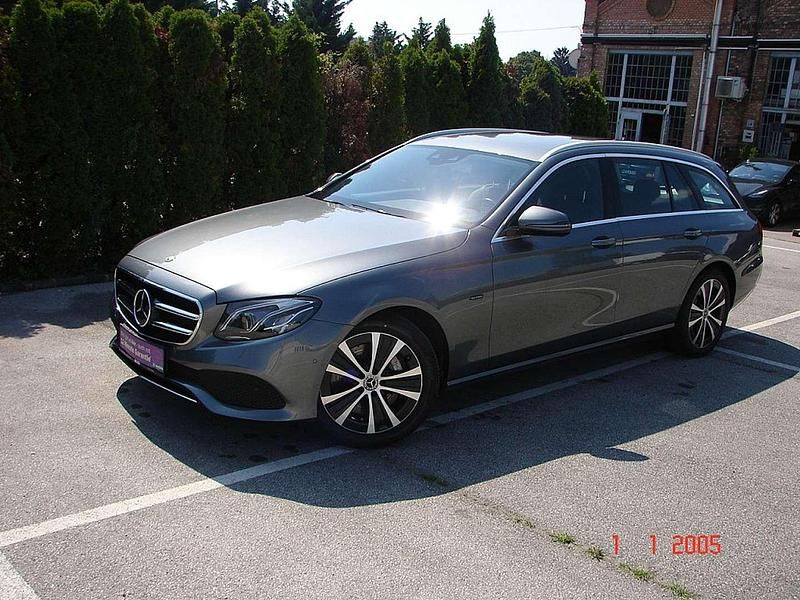 Grau Gebraucht 2019 Mercedes E300 Avantgarde Kombi | € 27.490 (Etwas zu teuer) - Bild 1/4