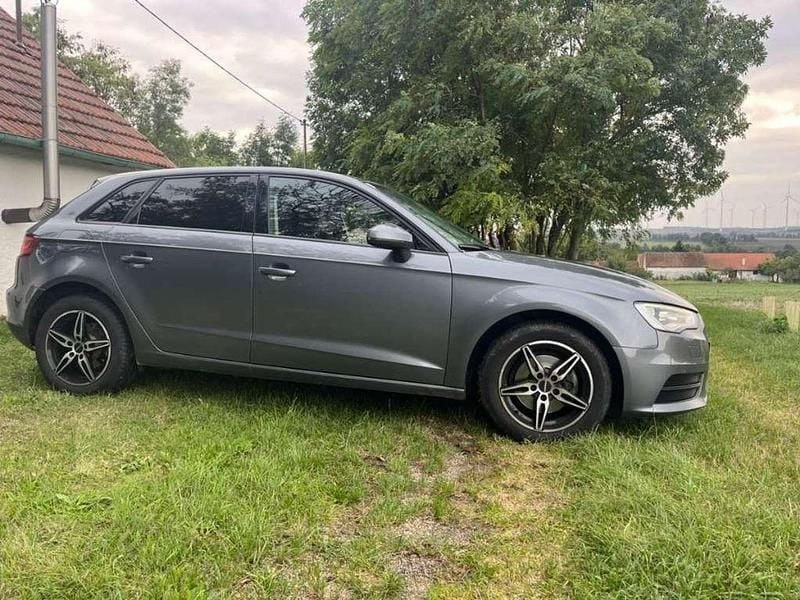 Gebraucht Audi A3 105 PS (77 kW) 2014 Grau Limousine