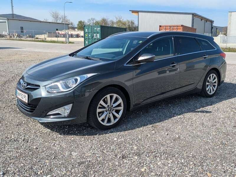 Grau Gebraucht 2014 Hyundai i40 Premium Kombi | € 6.900 (Etwas zu teuer) - Bild 1/4