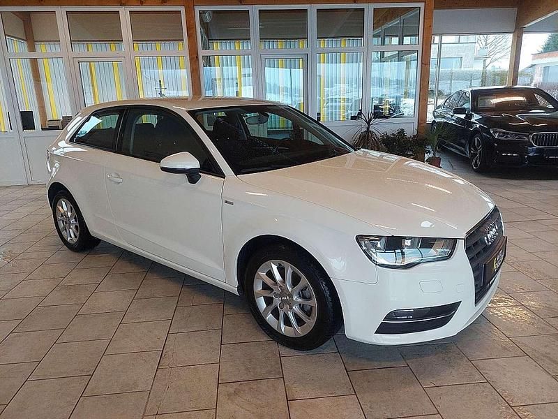 Gebraucht Audi A3 105 PS (77 kW) 2014 Weiß Limousine