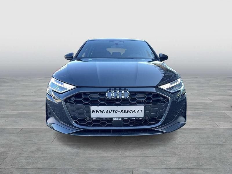 Gebraucht Audi A3 Sportback 116 PS (85 kW) 2025 Grau Kleinwagen