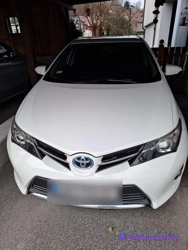 Gebraucht Toyota Auris Active 99 PS (72 kW) 2015 Weiß Limousine