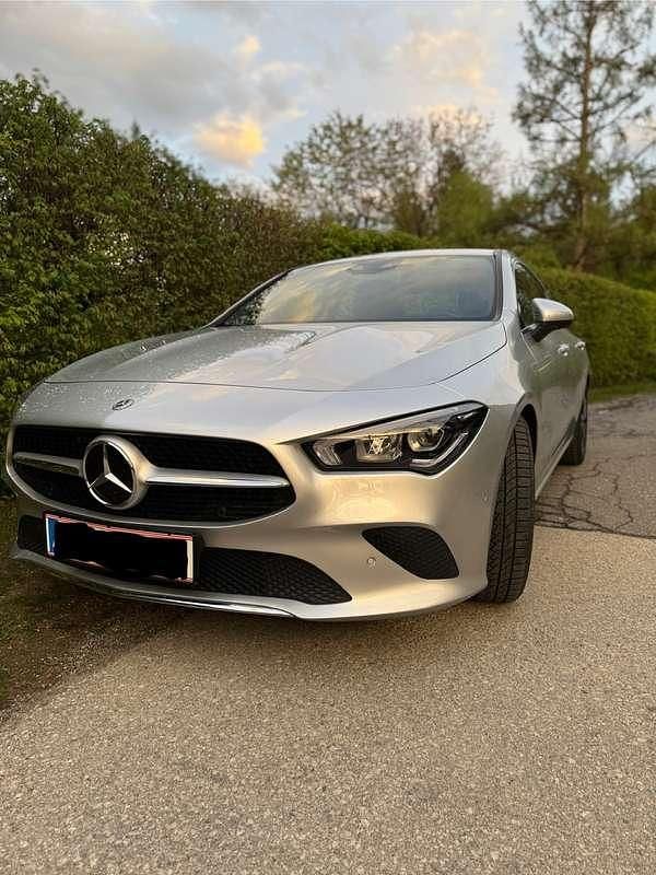 Silber Gebraucht 2021 Mercedes CLA180 Limousine | € 31.500 (Teuer) - Bild 1/4