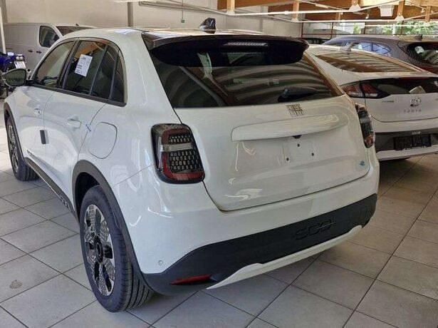 Neu Fiat 600E La Prima 114 kW (156 PS) 2025 Weiß SUV