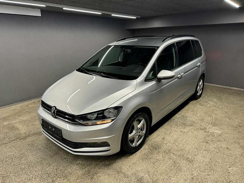 Gebraucht VW Touran Basis 150 PS (110 kW) 2021 Silber Van / Kleinbus