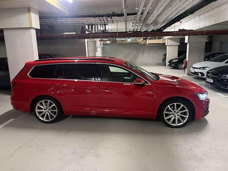 Gebraucht VW Passat 122 PS (89 kW) 2020 Rot Limousine