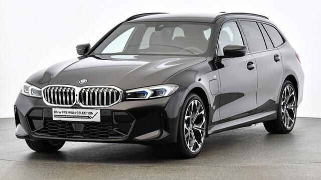 Gebraucht BMW 330e M Sport 184 PS (135 kW) 2024 Schwarz Kombi
