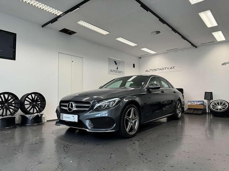 Grau Gebraucht 2016 Mercedes C220 AMG line Limousine | € 23.990 (Fairer Preis) - Bild 1/3