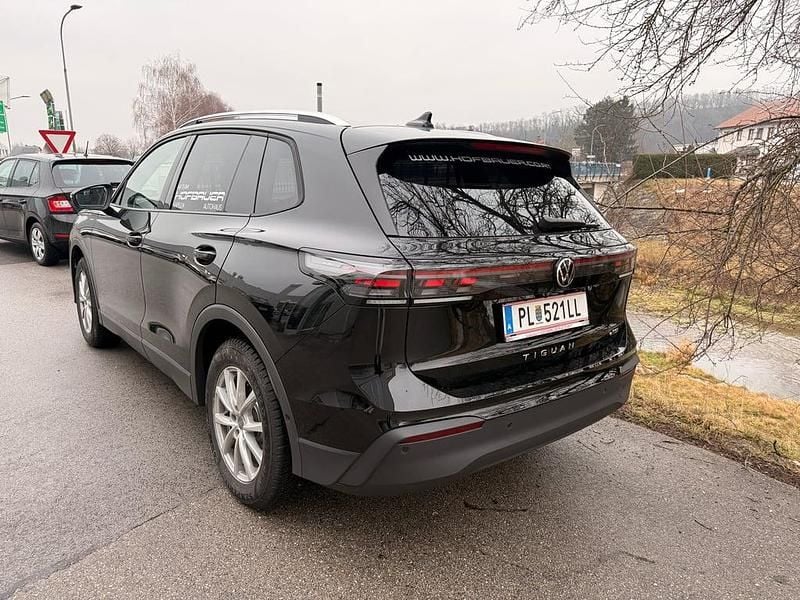 Neu VW Tiguan 150 PS (110 kW) 2026 Schwarz  metallic SUV
