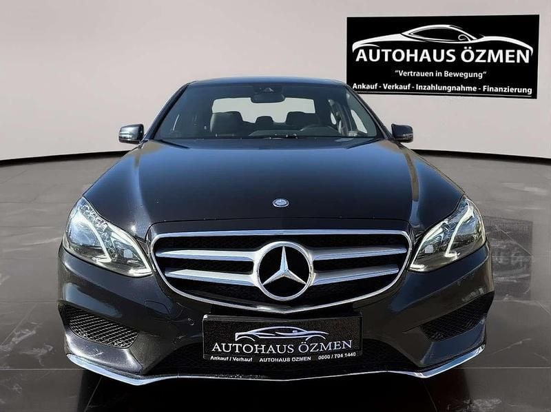 Gebraucht Mercedes E220 Avantgarde 170 PS (125 kW) 2014 Schwarz Limousine
