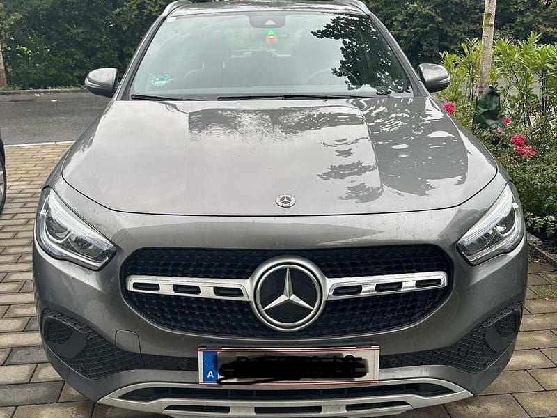 Grau Gebraucht 2022 Mercedes GLA180 SUV | € 30.900 (Guter Preis) - Bild 1/4
