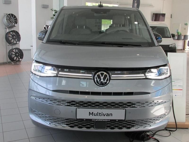 Gebraucht VW Multivan Style 245 PS (180 kW) 2025 Silber  metallic Van