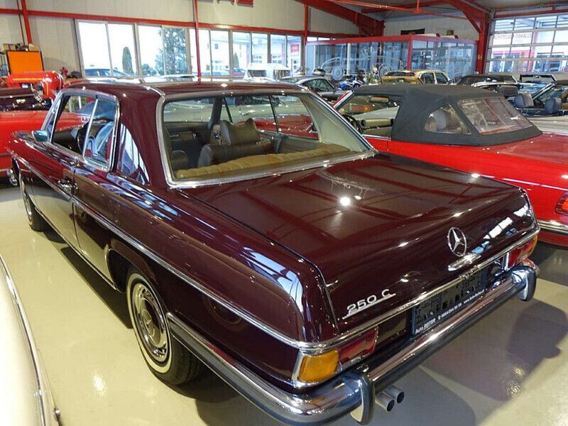 Gebraucht Mercedes 250 150 PS (110 kW) 1971 Rot weinrot  metallic Coupé